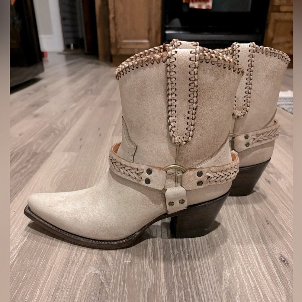 🩷Cleo & Wolf boots🩷